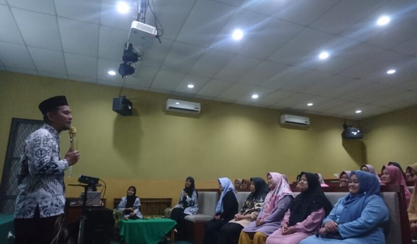 Kegiatan parenting di sekolah